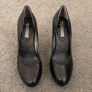 Black leather Banana Republic pumps